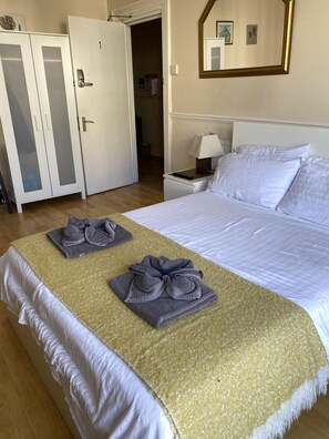 Triple Room, Private Bathroom - The Parasol Weston (Weston-super-Mare)