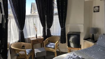 Double Room, Ensuite | 1 bedroom, blackout drapes, free WiFi, bed sheets