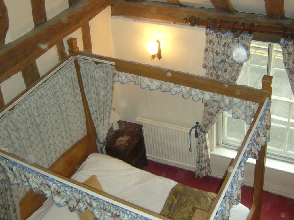 Four poster ensuite