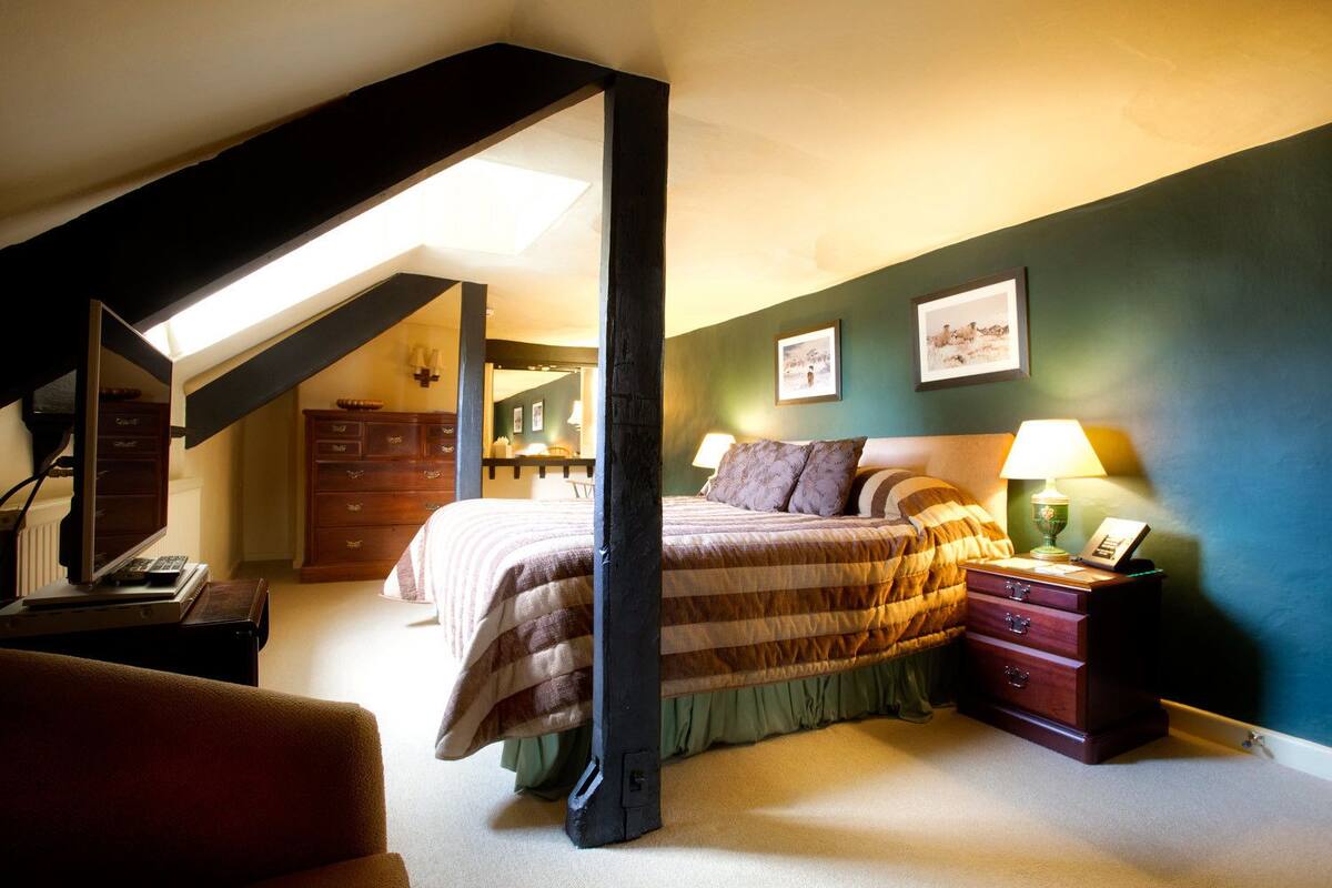 Deluxe Double Room (Top Floor) | WiFi (free)