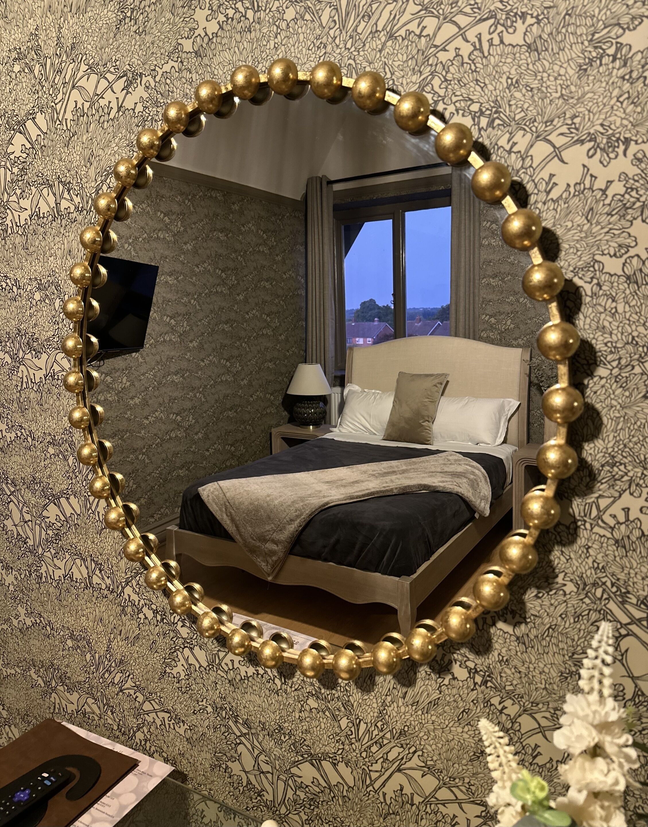 Twin Room, Ensuite (The Yoko Room)