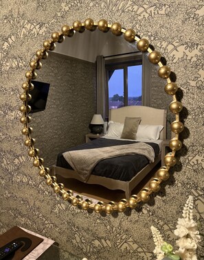 Twin Room, Ensuite (The Yoko Room)