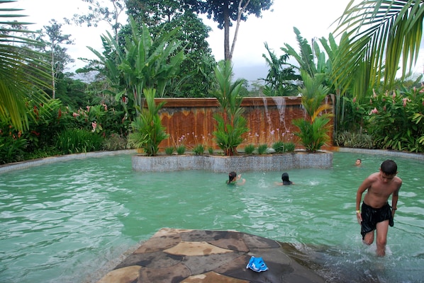 5 outdoor pools, pool loungers