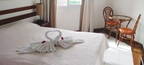 Doppia Superior | Minibar, una scrivania, tende oscuranti