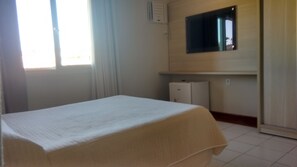 Minibar, desk, blackout curtains, free cots/infant beds - Pousada Aquarium (Buzios)