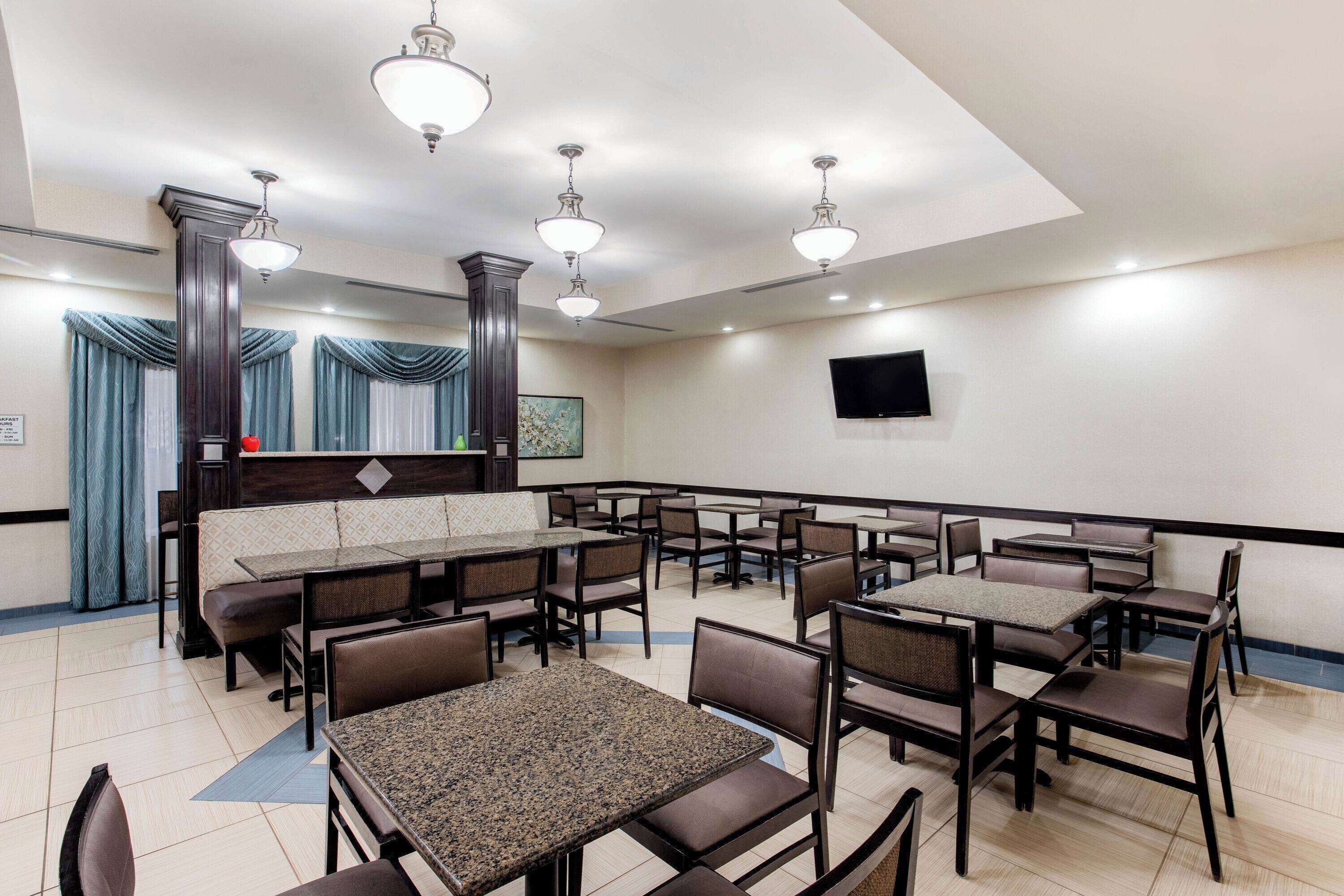 Free continental breakfast 