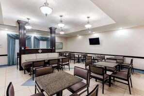 Free continental breakfast  - Spark by Hilton Plainfield Indianapolis (Plainfield)