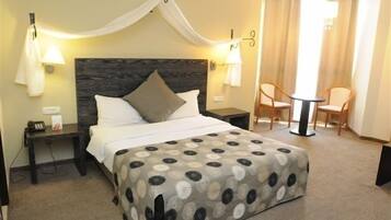 Family Room | Minibar, in-room safe, iron/ironing board, free WiFi