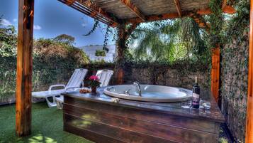 Suite, 1 Double Bed | Outdoor spa tub