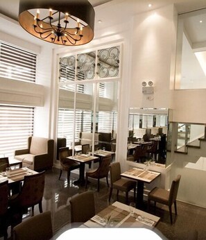 Déjeuner, dßner et souper servis sur place