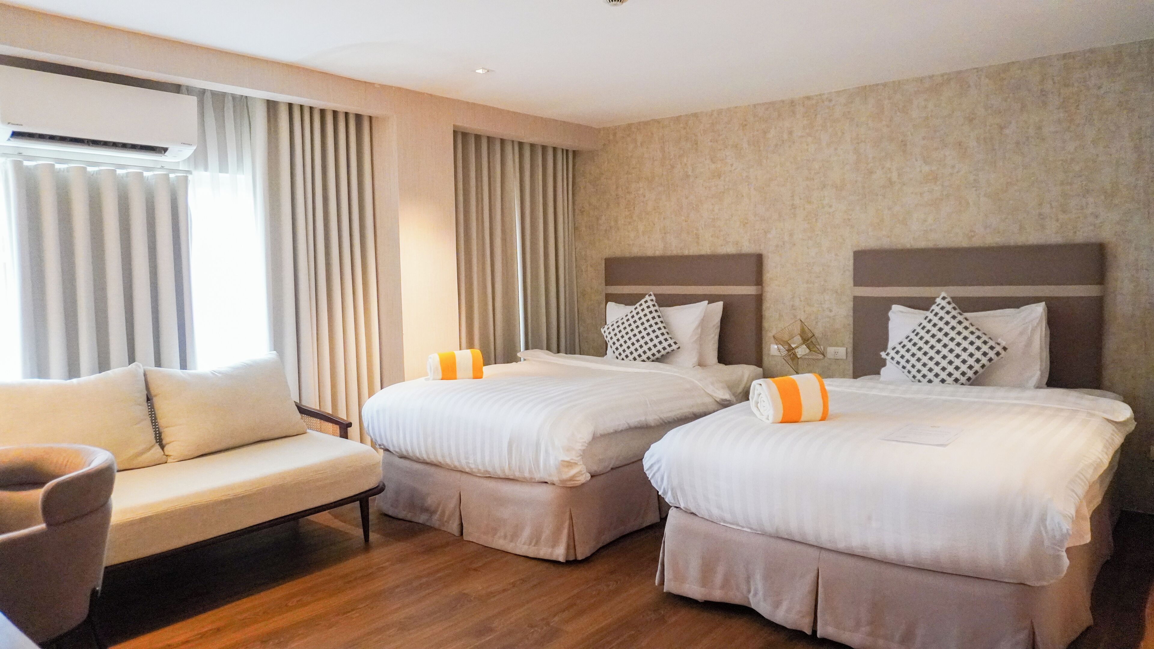 Premium bedding, down comforters, in-room safe, individually decorated