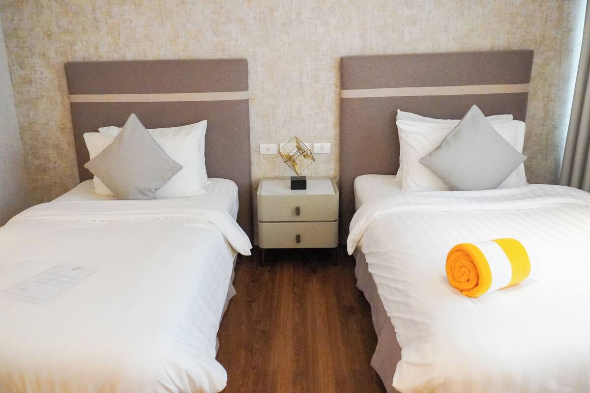 Standard Twin Room | Premium bedding, down comforters, in-room safe, desk