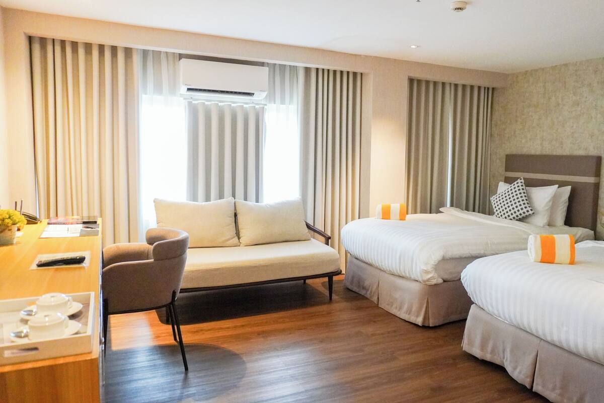 Deluxe Twin Room | Premium bedding, down comforters, in-room safe, desk