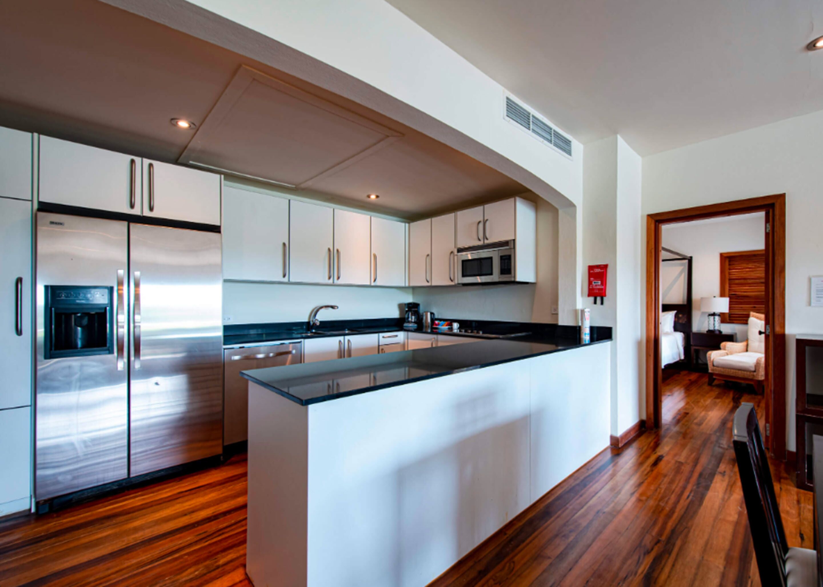 deluxe suite, 2 bedrooms, balcony (room only) | private kitchen | microwave, coffee/tea maker