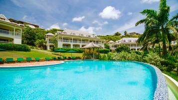 2 outdoor pools, pool umbrellas, pool loungers