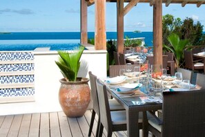 Outdoor dining - Residences at Nonsuch Bay Antigua (Freetown)