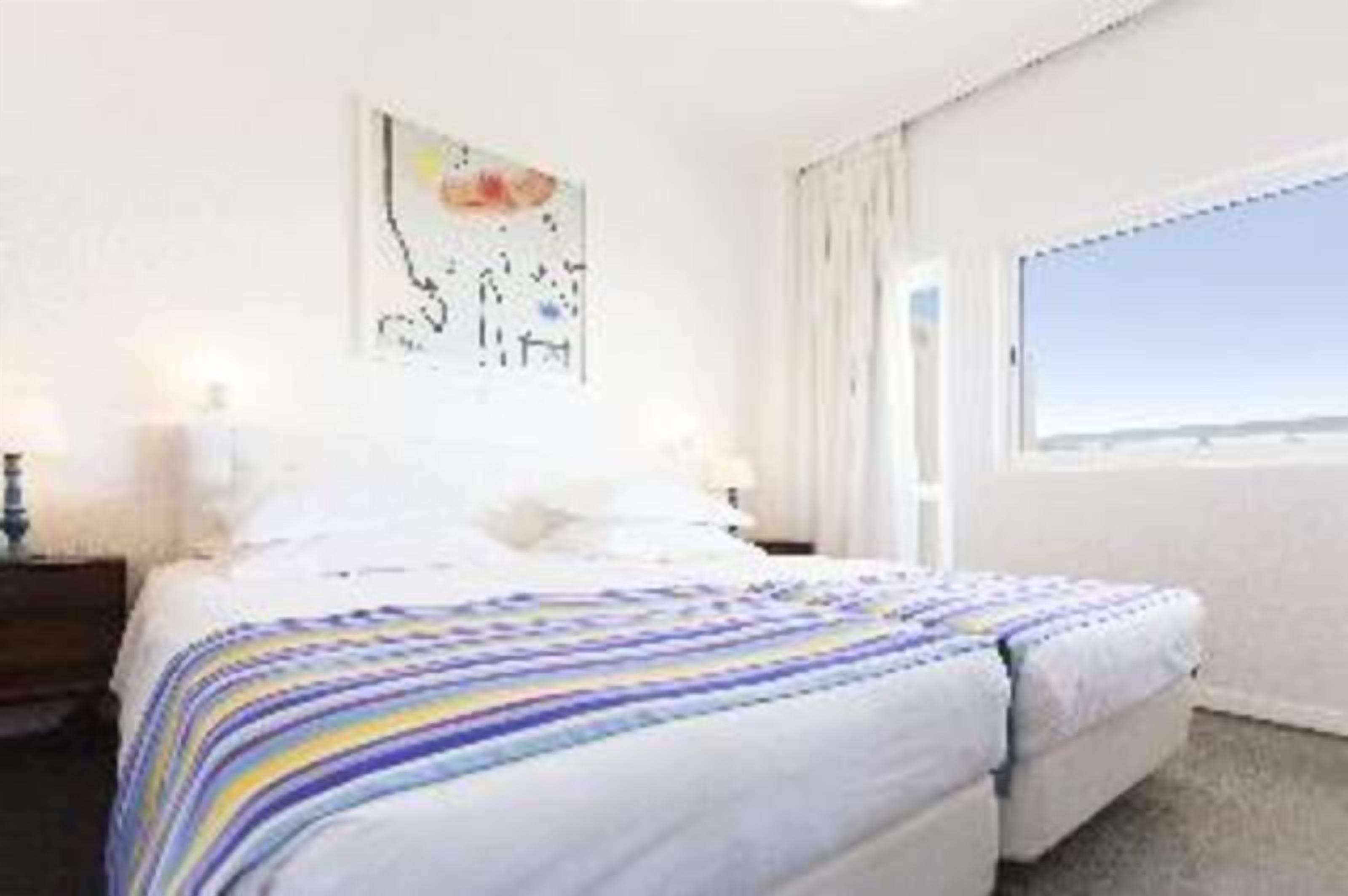 Minibar, in-room safe, desk, free WiFi