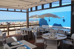 2 restaurantes: opção de café da manhã, almoço e jantar