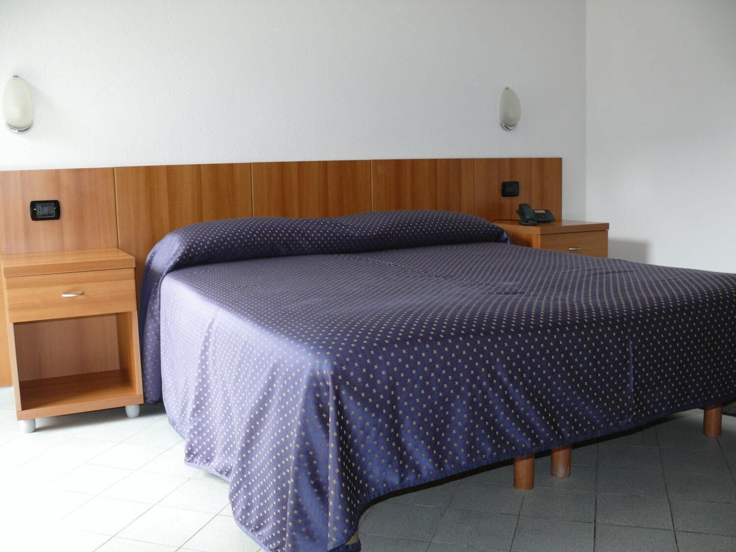 in-room safe, desk, soundproofing, free wifi