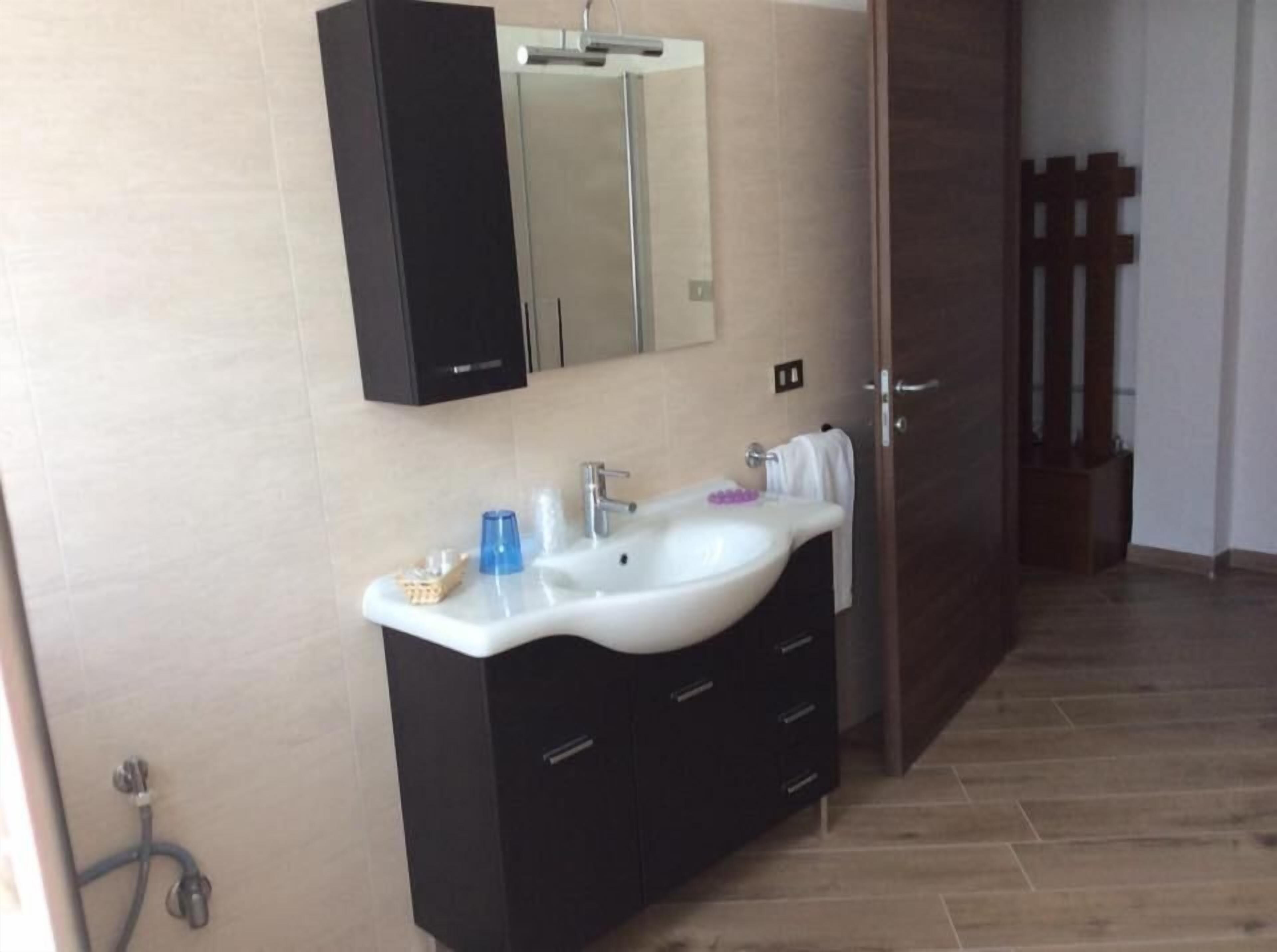 shower, free toiletries, hair dryer, bidet