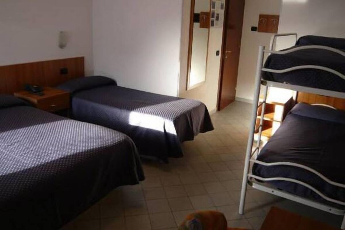 Caja de seguridad en la habitación, escritorio y insonorización