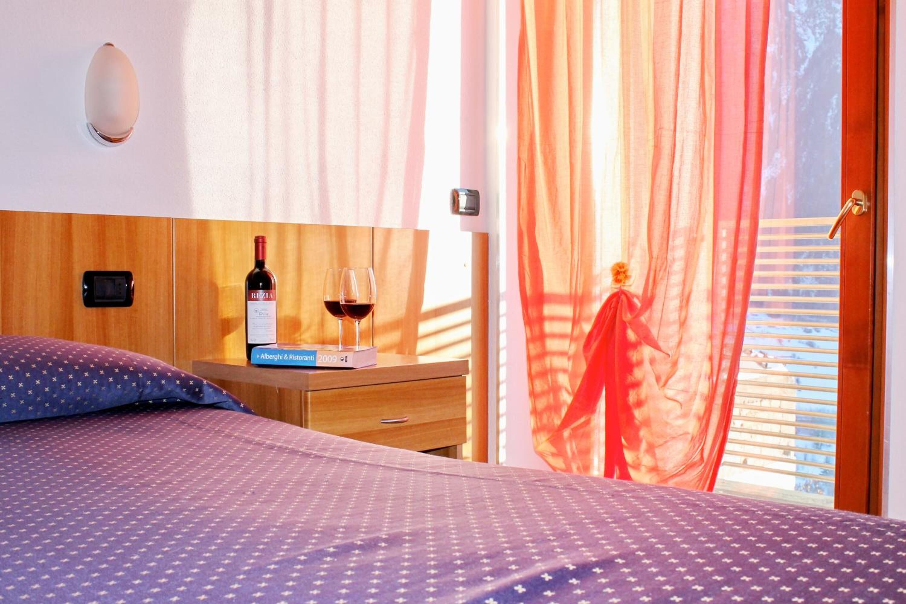 in-room safe, desk, soundproofing, free wifi