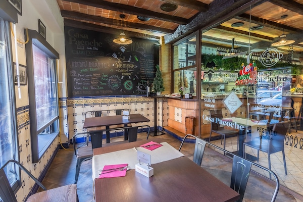 Se sirven almuerzos y cenas, cocina regional