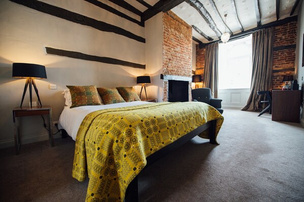 Egyptian cotton sheets, premium bedding, pillow-top beds - The Kings Arms (Berkhamsted)