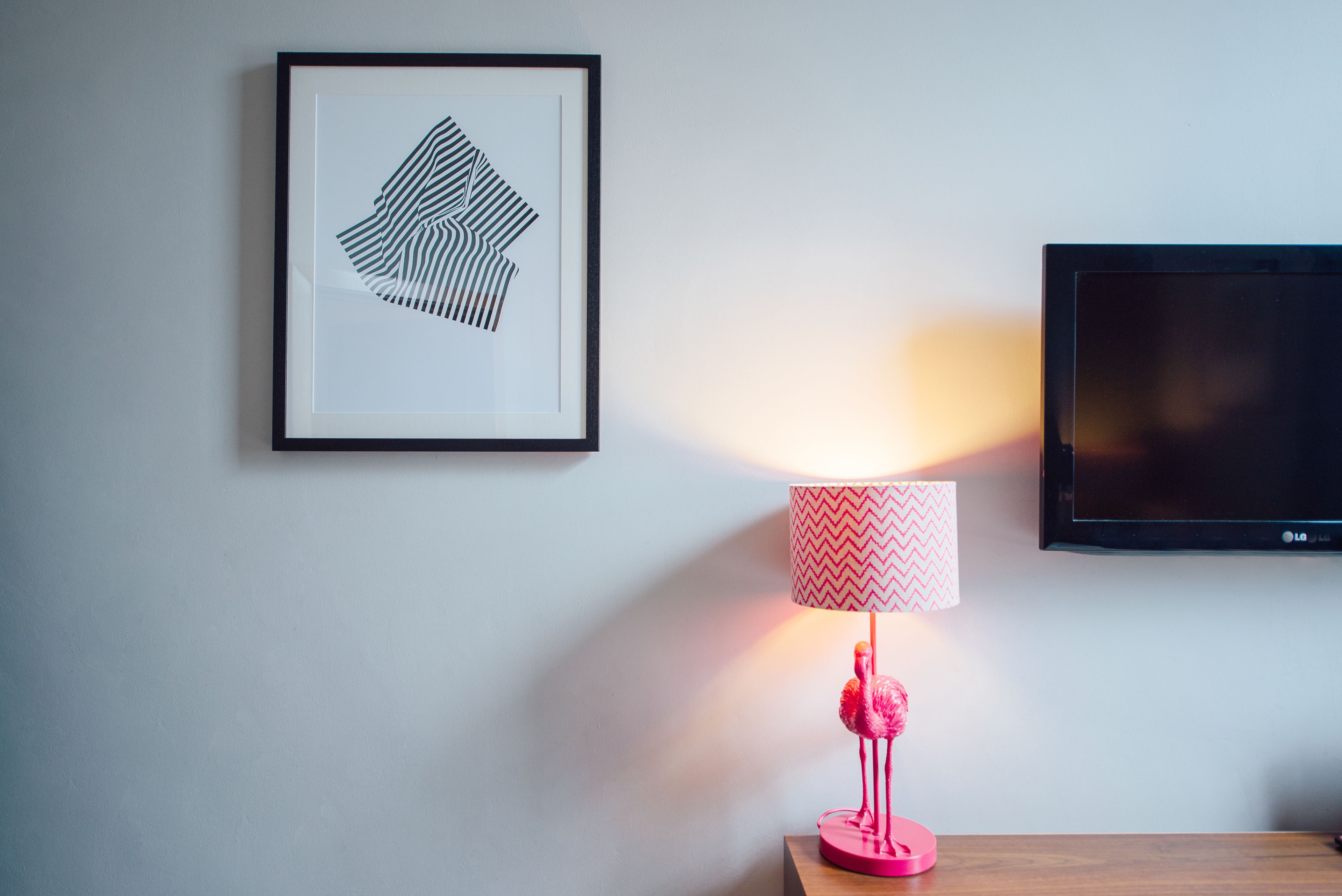 standard single room | minibar, individually decorated, desk, iron/ironing board