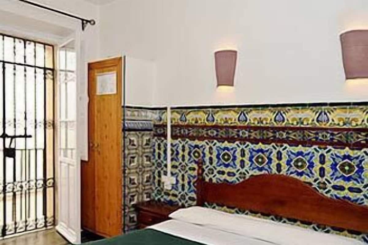 Single Room | Free WiFi
