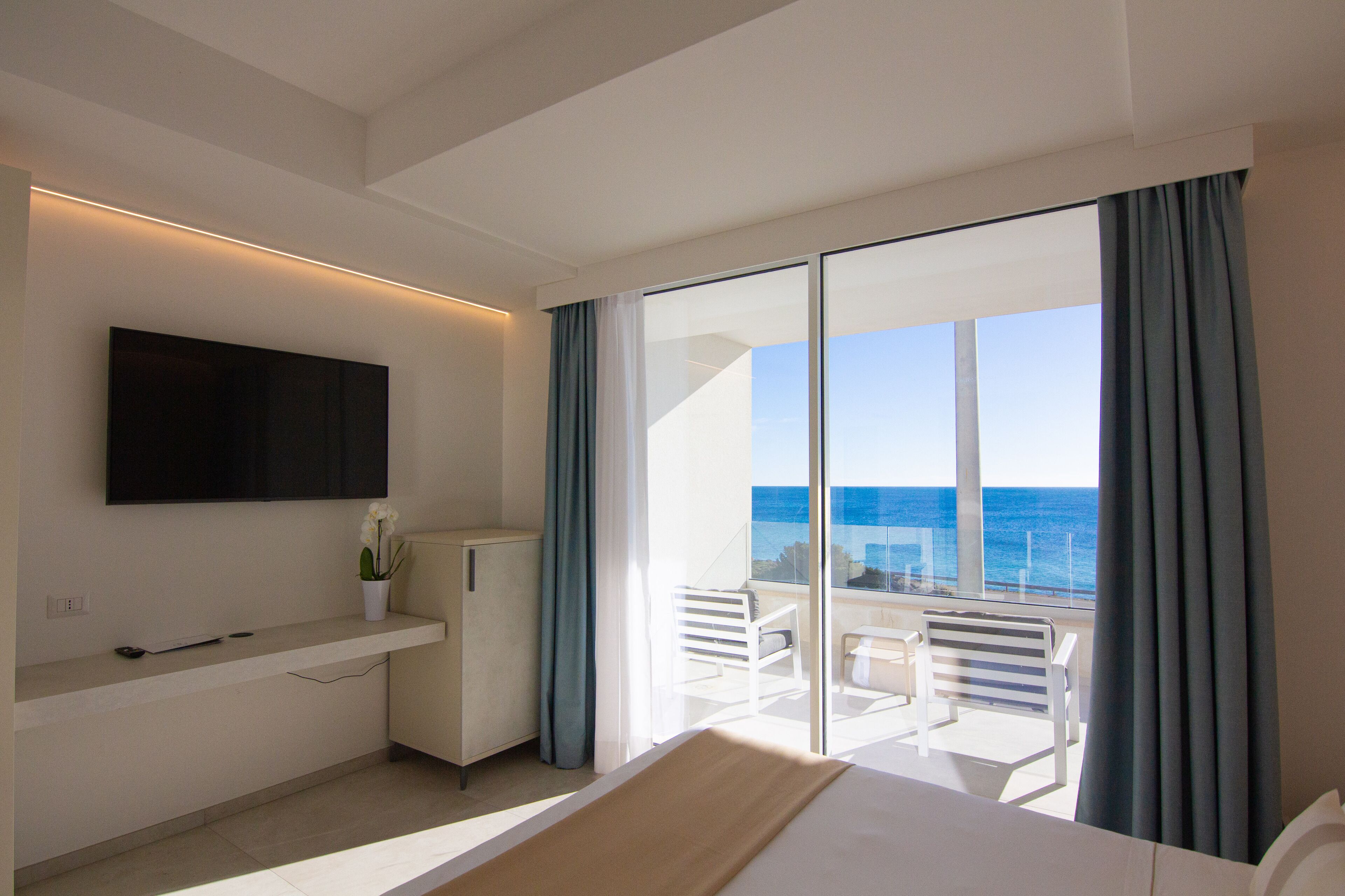 Family Room, Sea View | Laptop workspace, free WiFi, bed sheets