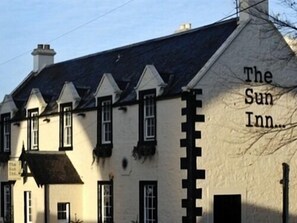 Exterior - The Sun Inn (Dalkeith)