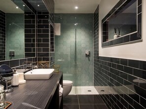 Suite - eget badeværelse (River View ) | Badeværelse