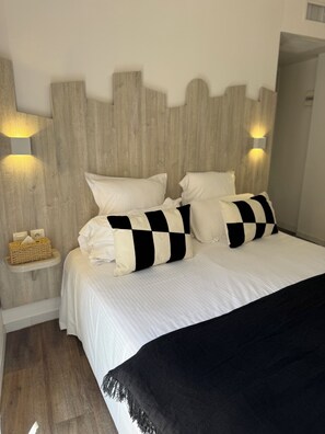 Habitación Confort | Caja de seguridad en la habitación, muebles diferentes y escritorio 