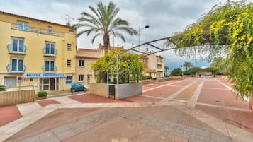 Vista frontal de la propiedad