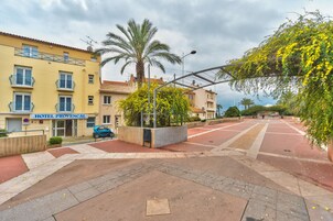 Fachada de la propiedad