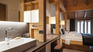 Suite, 1 Bedroom, Mountain View | 1 bedroom, premium bedding, down comforters, in-room safe