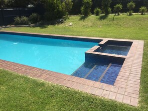Outdoor pool, sun loungers - Point Lonsdale Guest House (Point Lonsdale)