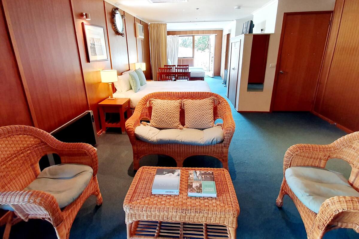 Lighthouse Suite (Motel) | Living area