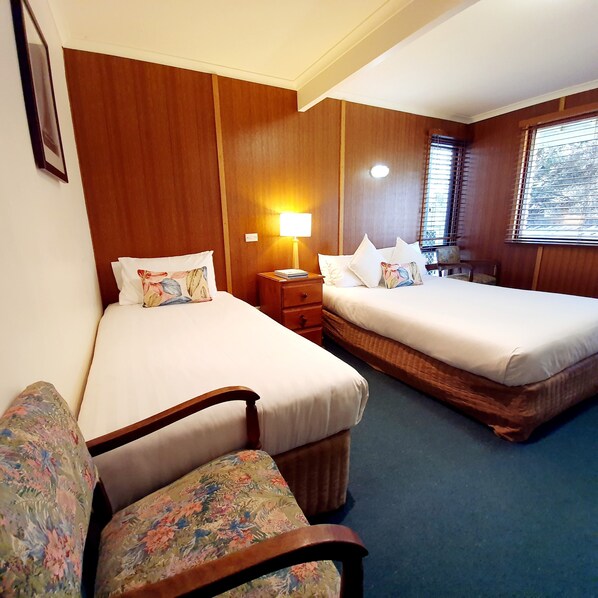 客房 (Queen Plus Motel) | 熨斗/熨衫板、免費 Wi-Fi、床單