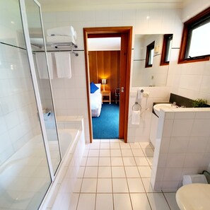 Suite Familiale (Motel) | Salle de bain