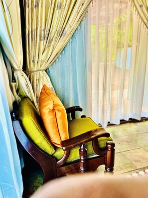 Suíte executiva | Cofres nos quartos, ferros/tábuas de passar roupa, roupa de cama