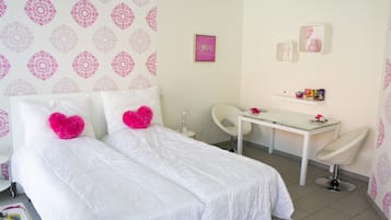 Classic-Doppel- oder -Zweibettzimmer | Allergikerbettwaren, individuell dekoriert, individuell eingerichtet