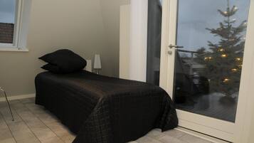 Basic Single Room, Shared Bathroom | Hypo-allergenic bedding, individually decorated, individually furnished