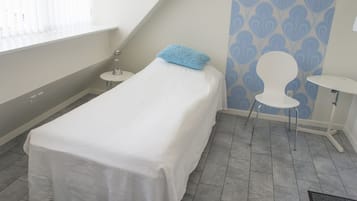 Basic Μονόκλινο Δωμάτιο, Κοινόχρηστο Μπάνιο | Υποαλλεργικά κλινοσκεπάσματα, μοναδική διακόσμηση, μοναδική επίπλωση