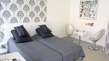 Classic-værelse med dobbeltseng eller 2 enkeltsenge | Allergivenligt sengetøj, individuelt design, individuel indretning