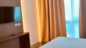 Couette en duvet d'oie, coffres-forts dans les chambres, bureau