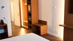 Down duvets, in-room safe, desk, blackout curtains - Idea Hotel Milano Malpensa Airport (Somma Lombardo)
