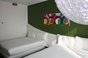 Edredons de pluma, frigobar, cofres nos quartos, escrivaninha