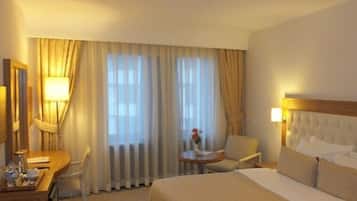 Basic Double Room | Minibar, in-room safe, desk, free WiFi